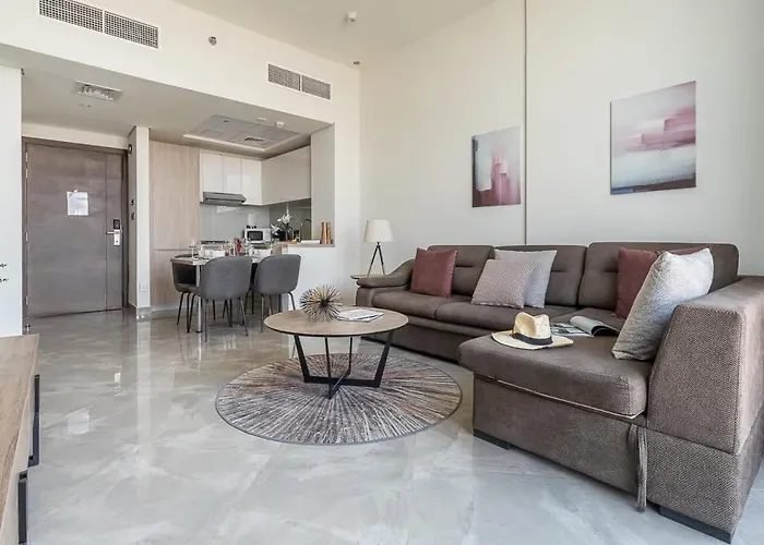 Frank Porter - Majestique Residence 2