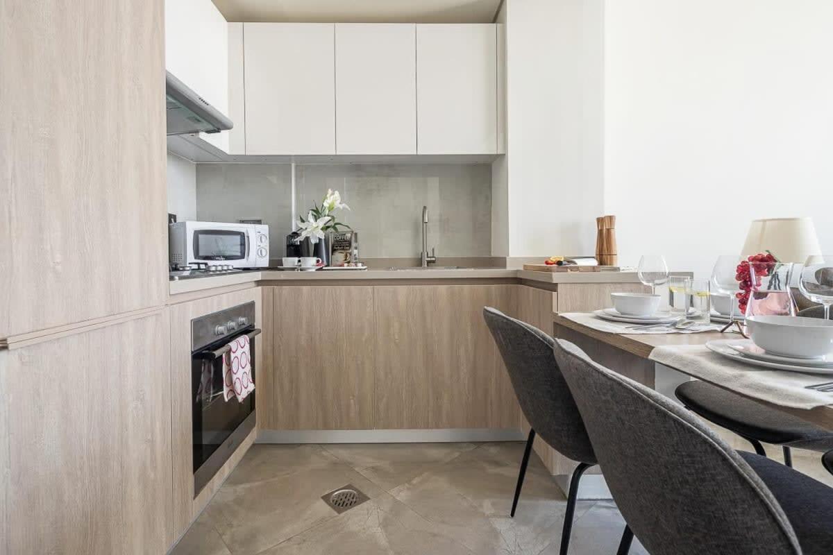 Frank Porter - Majestique 2 Apartment *