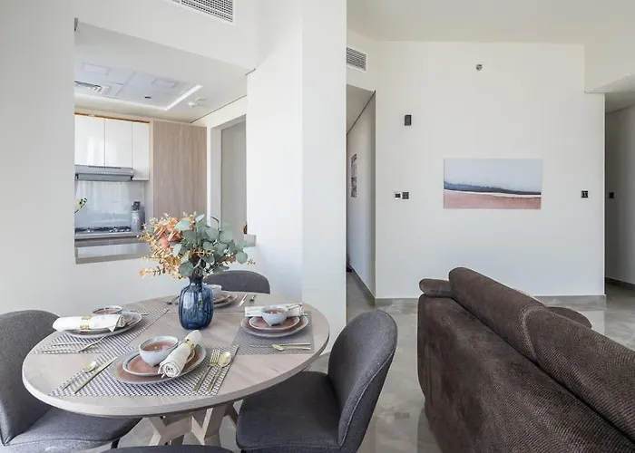 Frank Porter - Majestique Residence 2
