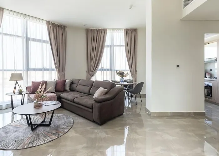 Frank Porter - Majestique Residence 2